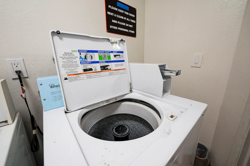 Hermiston Inn & Suites coin laundry washer