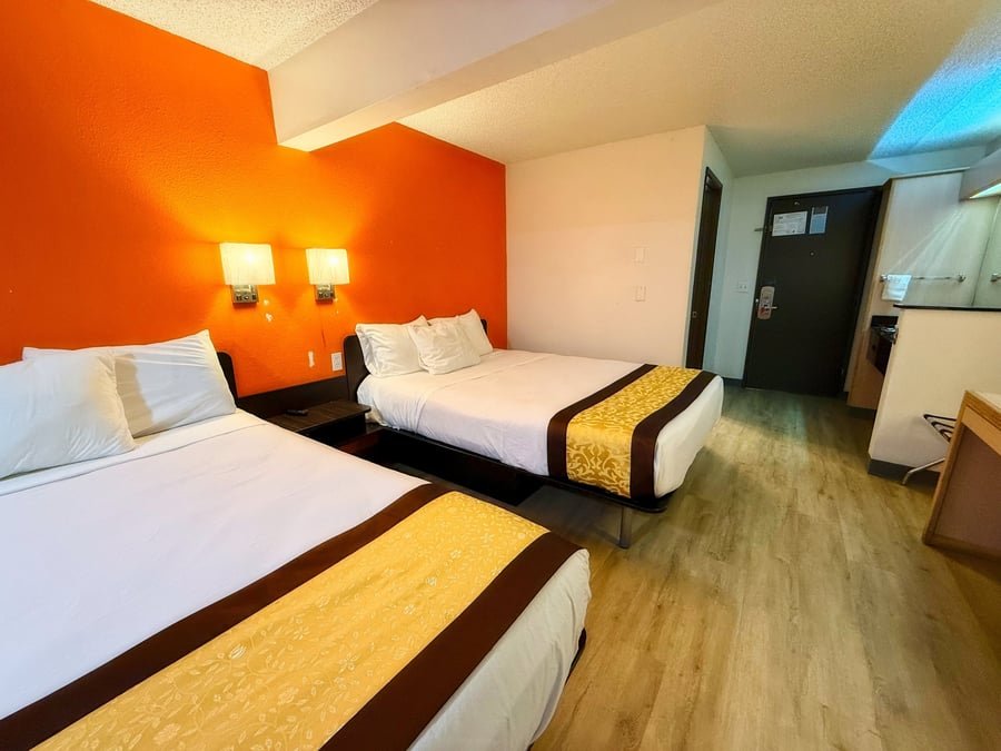 Double Queen Room – view 1