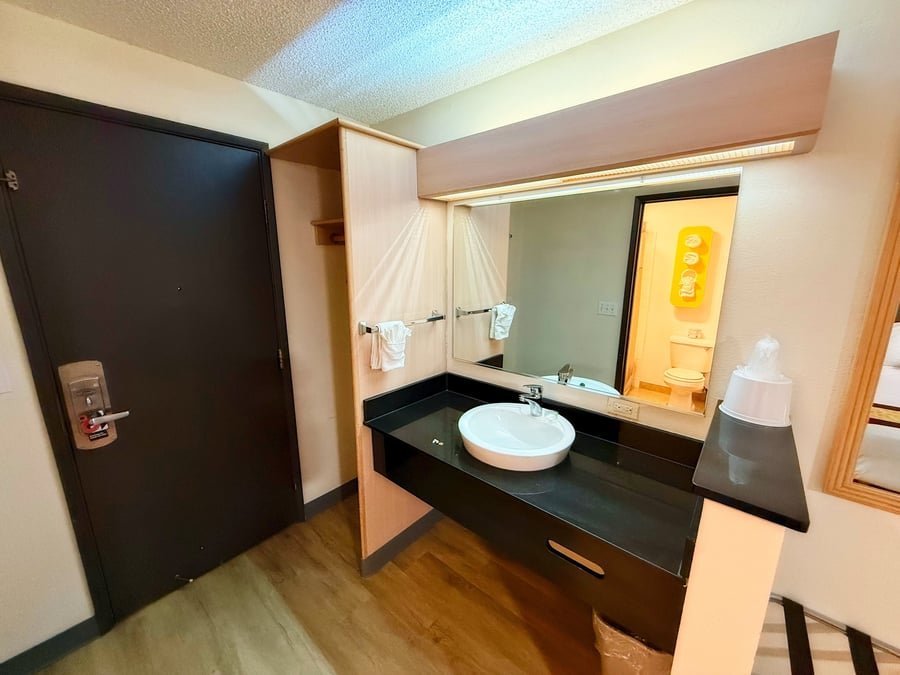 Double Queen Room – view 11