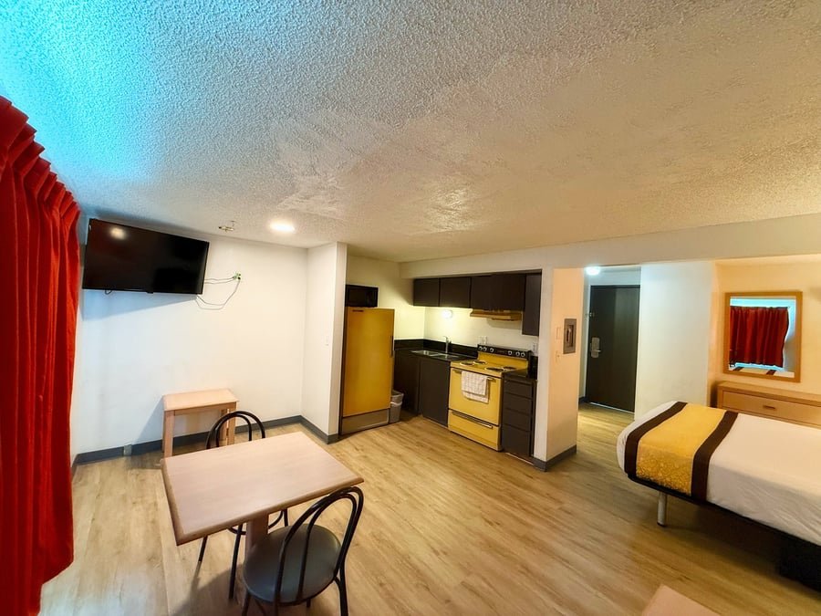 King Kitchenette Room – view 1