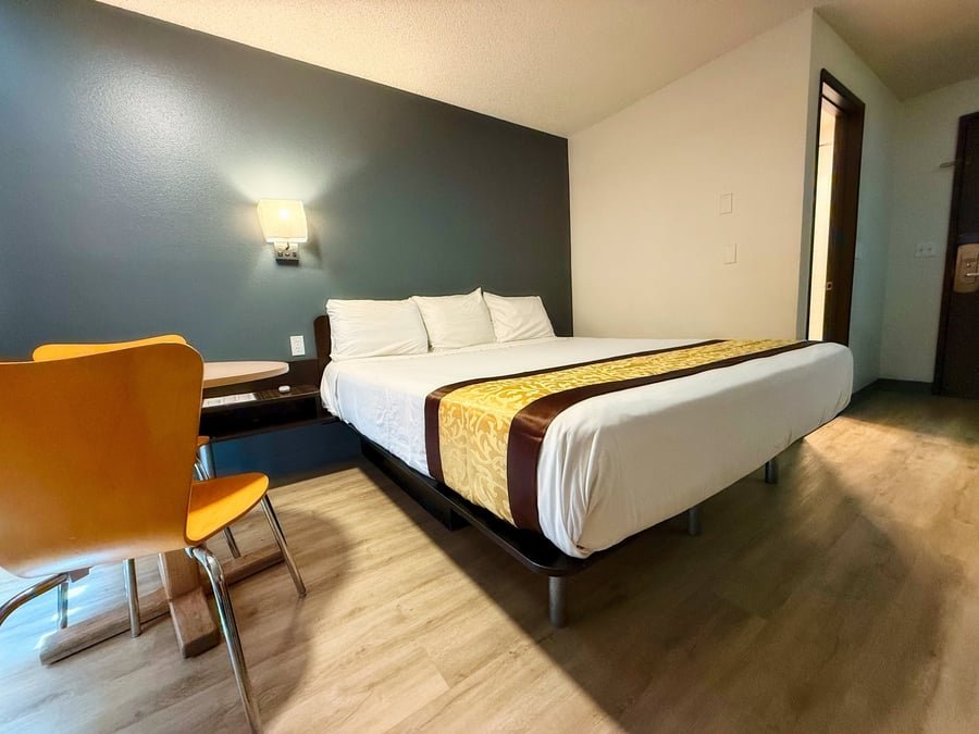 Single King Bed Room